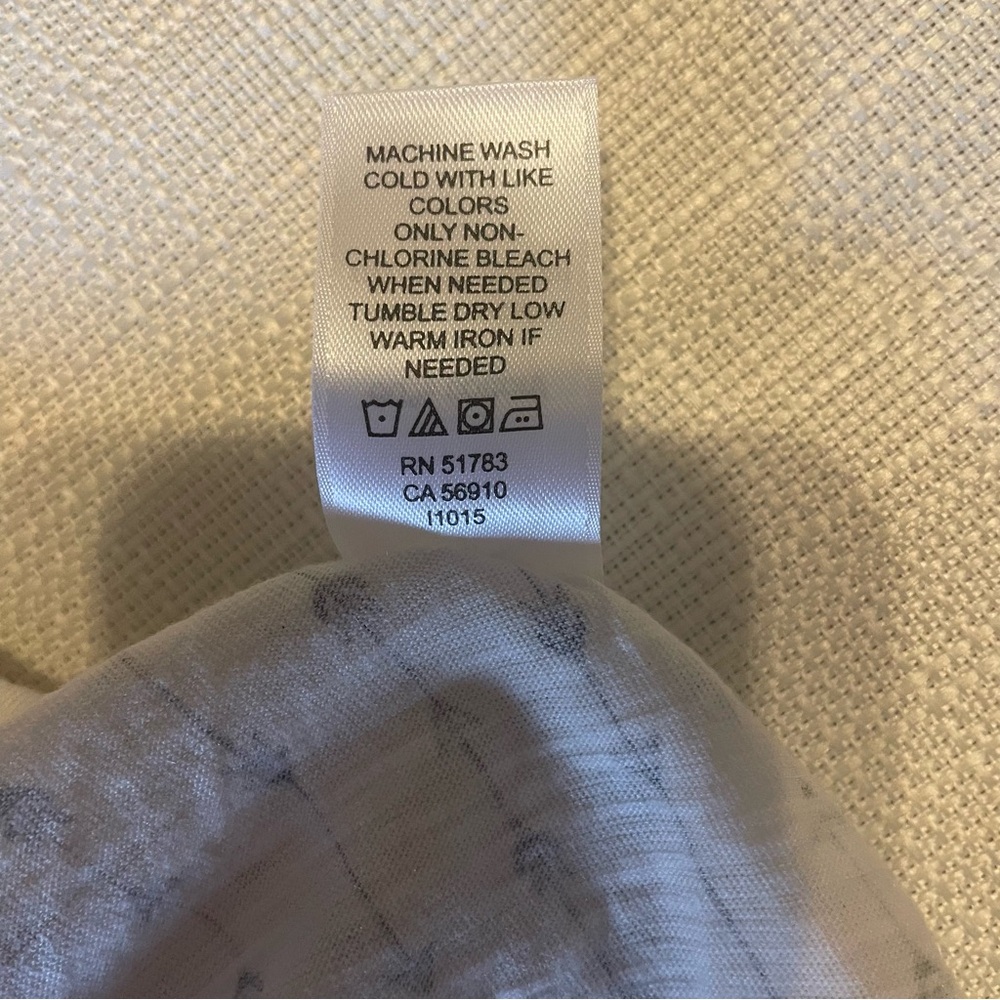 Maurices Cream V-Neck Top w/Arrow Print Women’s Size Medium Feminine Boho Chic - Picture 13 of 15